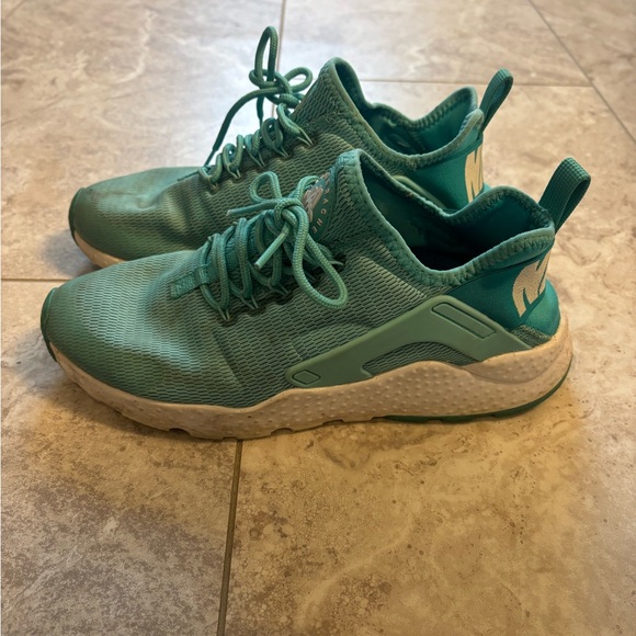 Nike Shoes - Nike Teal Athletic Shoes